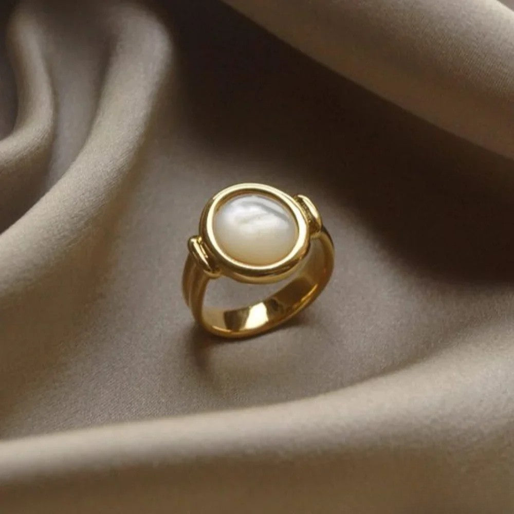 Chic Pearl Ring