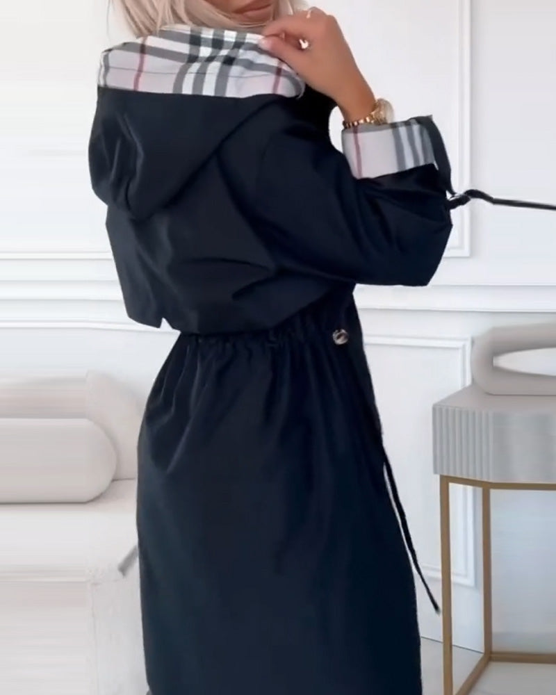 "Trenchcoat med Hætte" can be rewritten as "Hættetrenchcoat".