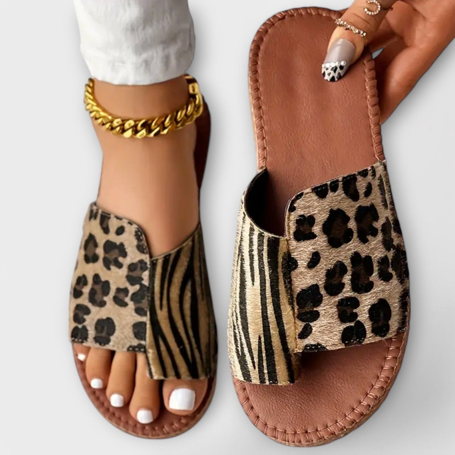 Stilfulde tofarvede slides med leopardprint