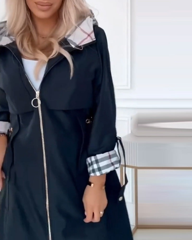 "Trenchcoat med Hætte" can be rewritten as "Hættetrenchcoat".