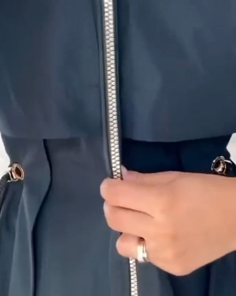 "Trenchcoat med Hætte" can be rewritten as "Hættetrenchcoat".