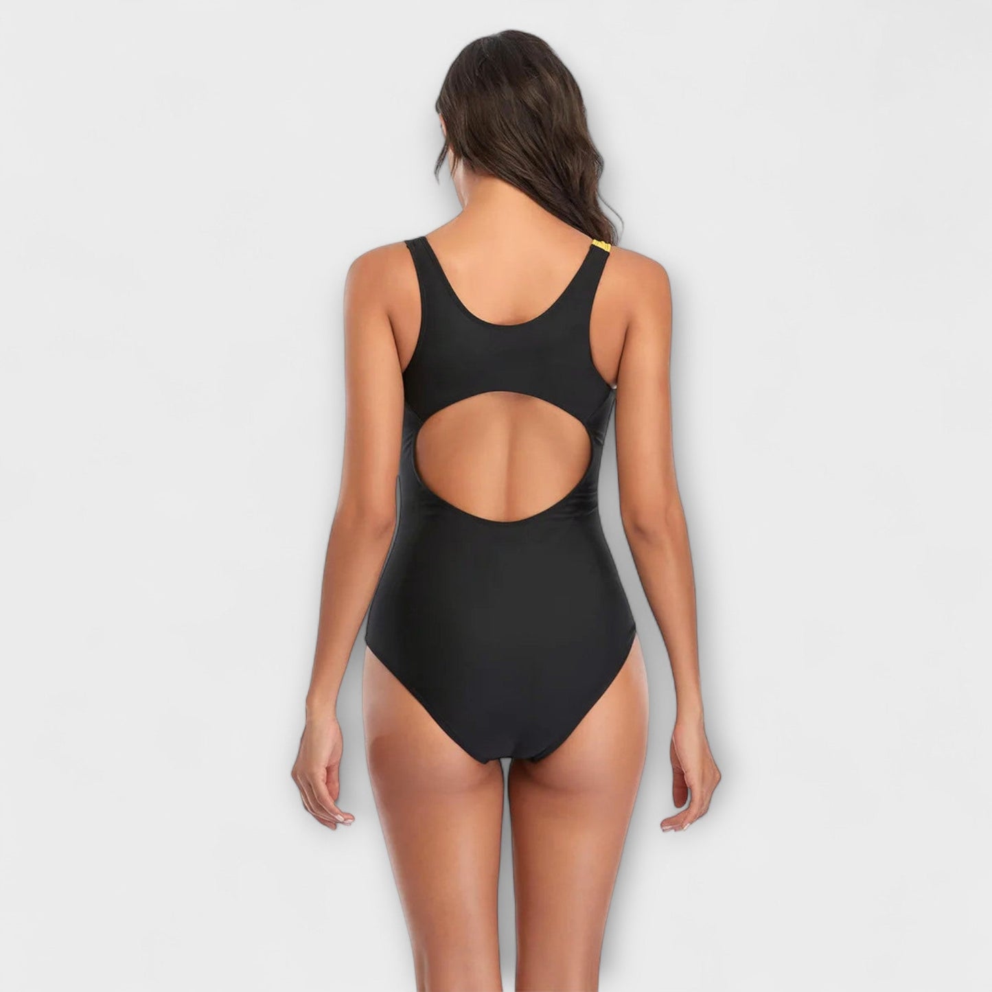 Sporty Én-delt Badedragt med Rygudskæring" can be rewritten as "Sporty One-Piece Swimsuit with Back Cutout.