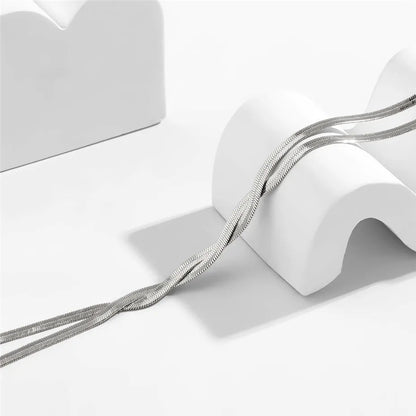 Elegant lang halskæde med justerbart slange-design