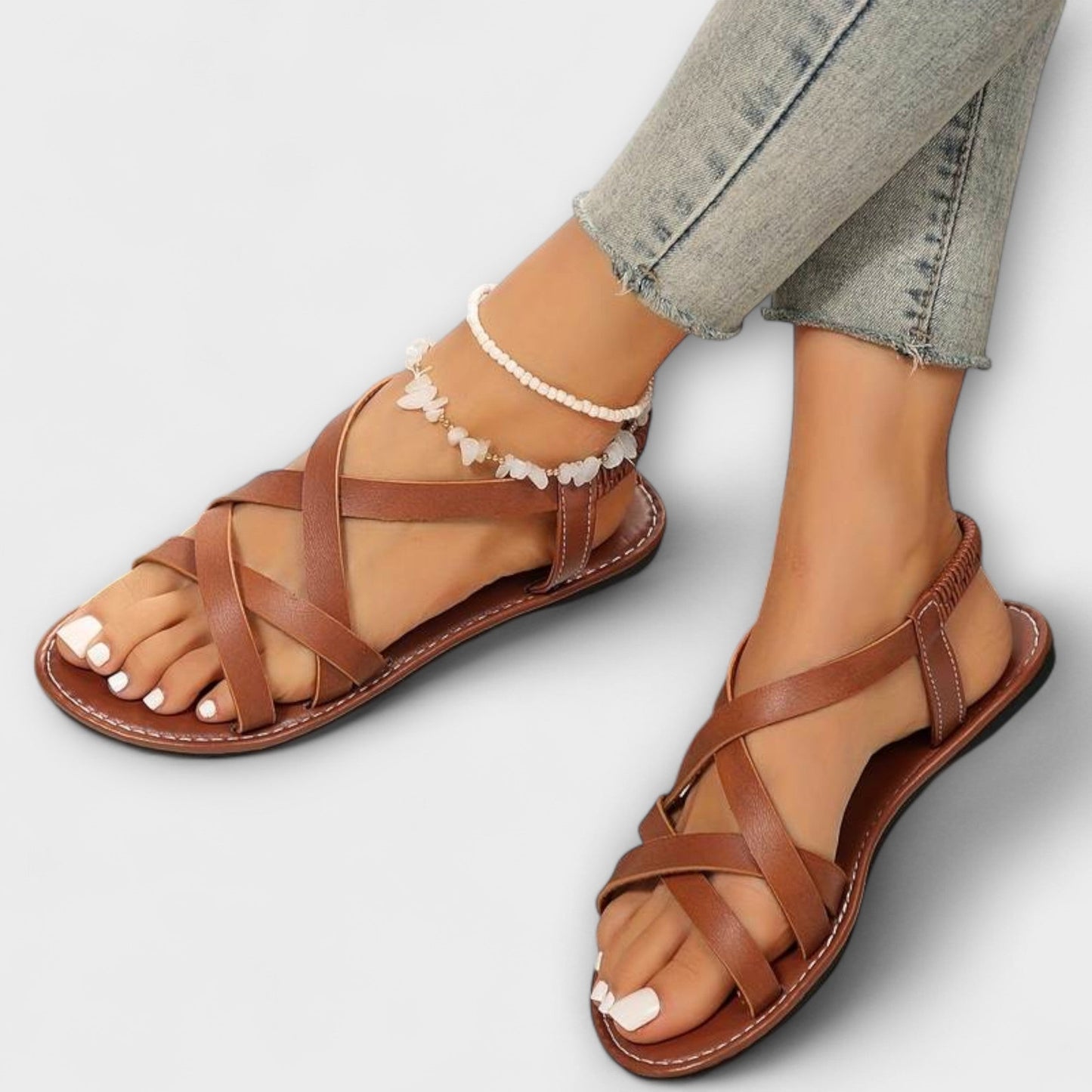 "Deborah - Dame Sandaler med Let Krydsrem" could be rewritten as "Deborah - Kvindelige Sandaler med Behagelig Krydsrem".