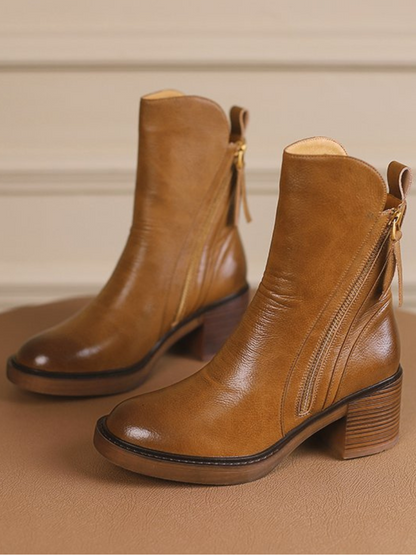 Barbara Støvler med Blokhæl" could be rephrased as "Barbara Støvler med Blokhæl Design.