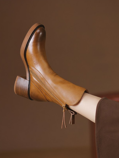 Barbara Støvler med Blokhæl" could be rephrased as "Barbara Støvler med Blokhæl Design.